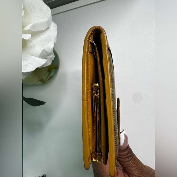 Gucci Vintage Wallet/ Passport Holder - Picture 5 of 16